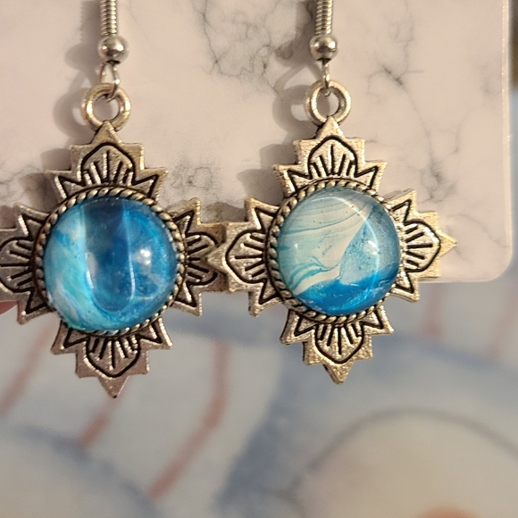 Earrings - Picture 1 of 2